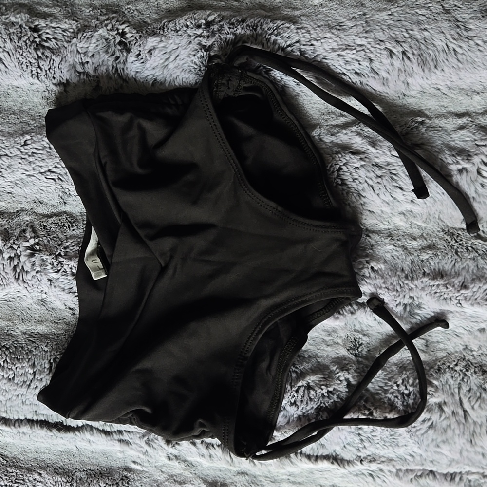 Lunalae black pole shorts sz 2 like new